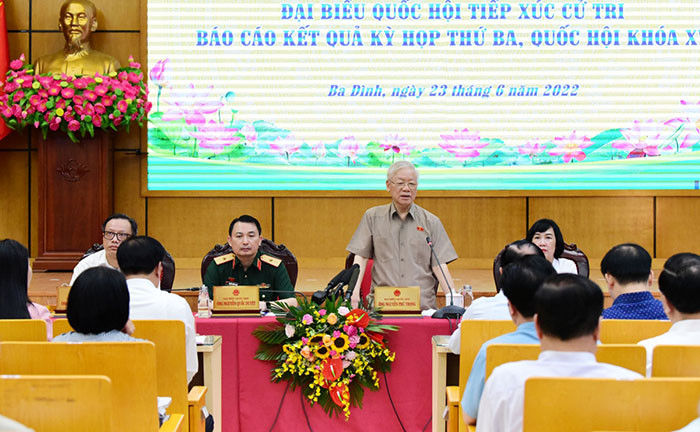 Tổng Bí thư tiếp xúc cử tri Hà Nội: Nhiều ý kiến thẳng thắn về chống tham nhũng